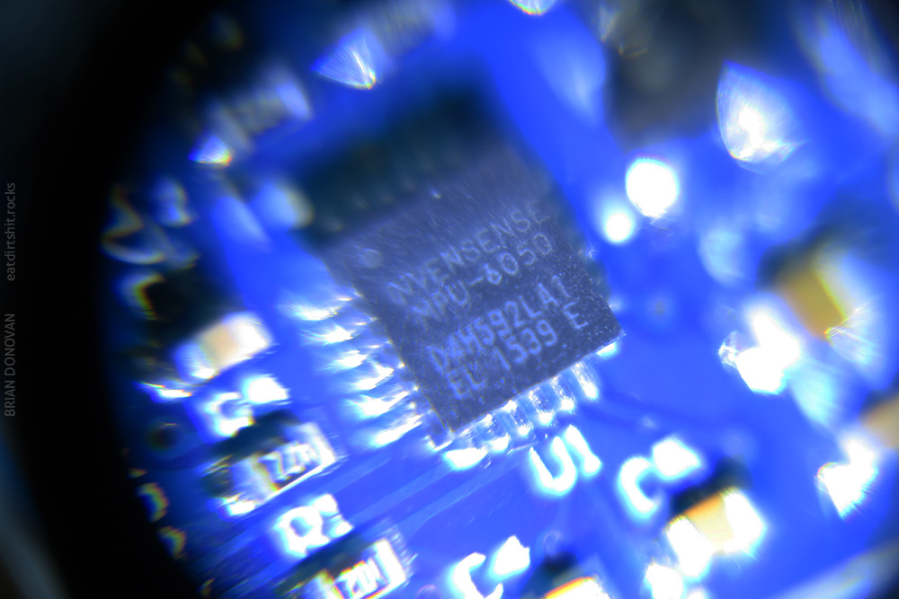 INVENSENSE MPU-6050: photo taken with a Canon G7X through a handheld 40x magnifying glass.